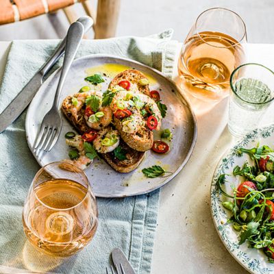 Rosé with bruschetta and salad