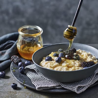 Porridge with berries and honey