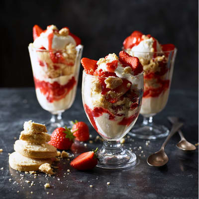 Strawberry shortbread sundae