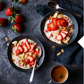 Strawberry and almond overnight oats