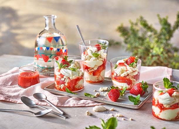 Strawberry gin Eton mess