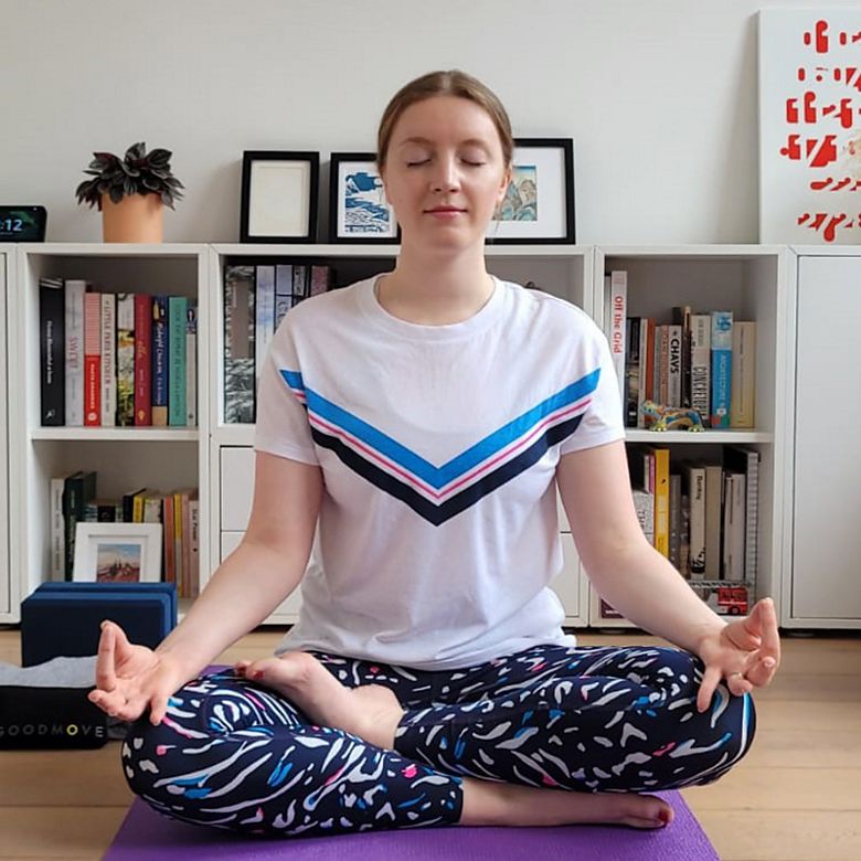 Woman wearing T-shirt and printed leggings for yoga