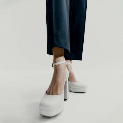 Woman wearing summer capsule wardrobe essentials including high heel sandals. Shop capsule clothing  