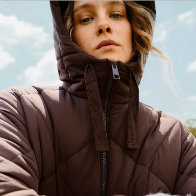 https://asset2.cxnmarksandspencer.com/is/image/mands/1229_20231022_WW-PUFFER-COATS_BSLH-10325_1?$editorial_780x780$