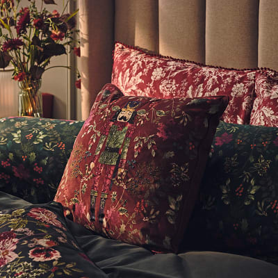 B and m outlet christmas cushions