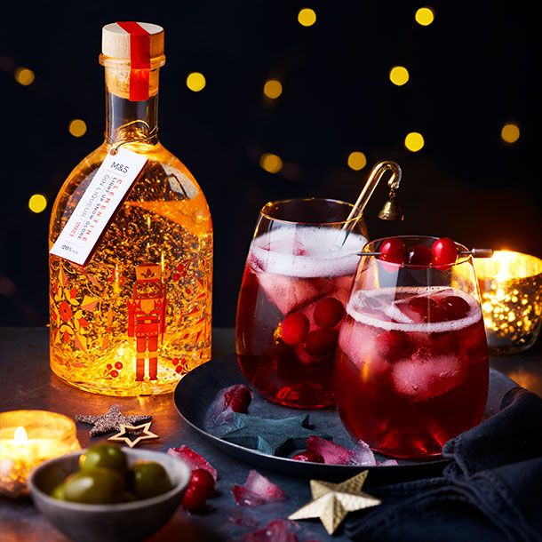 Clementine and cranberry fizz cocktail