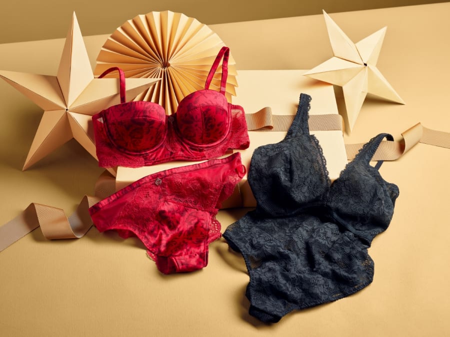 Black and red lace lingerie sets. Shop 30% off lingerie