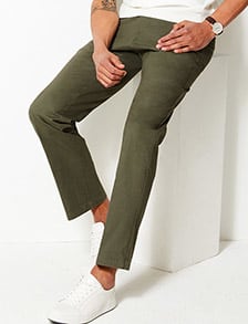 Man wearing regular fit chinos