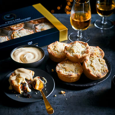 Mince pies and salted caramel cream