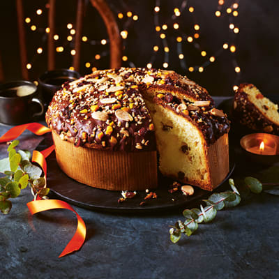 Dark chocolate-topped panettone 