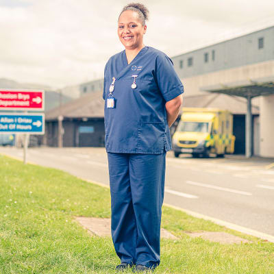 Zoe wearing her uniform outside Ysbyty Gwynedd