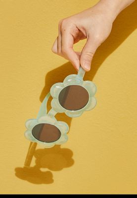 Girls’ flower-shaped sunglasses