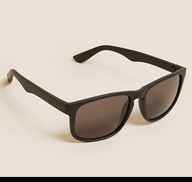 Black D-frame sunglasses