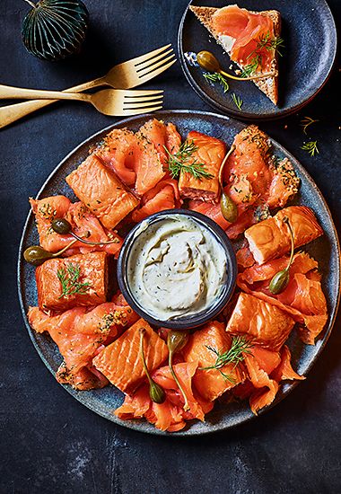 Collection ultimate smoked salmon platter  
