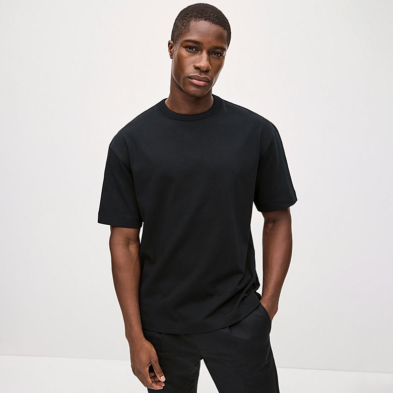 Man wearing black oversized fit T-shirt. Shop oversized-fit T-shirts