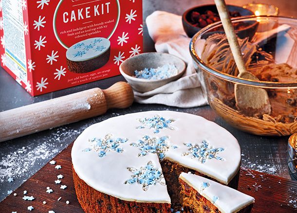 Make-your-own Christmas cake kit