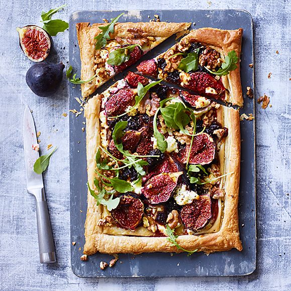 A fig, goat's cheese and walnut puff pastry tart