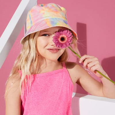 Girl wearing pink dress and bucket hat