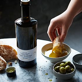 Collection early harvest olive oil 